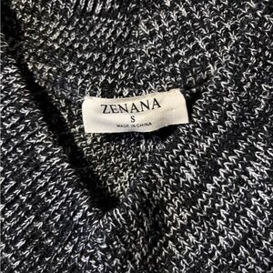 Zenana Outfitters Black and White Knit Blouse